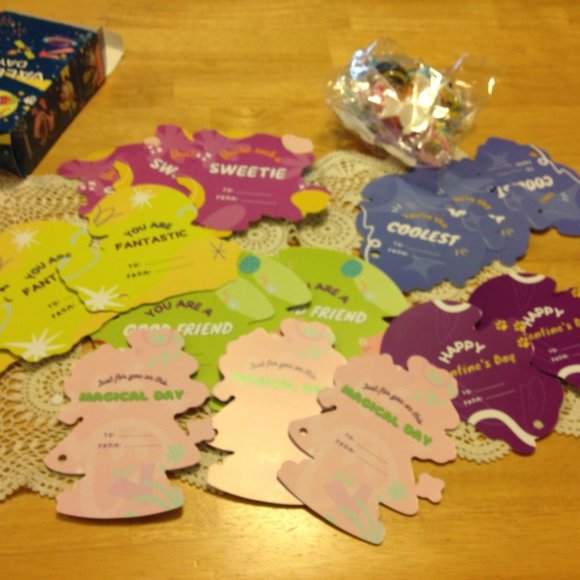 Valentine's Day Cards with gift keychains, spacemen, aliens and planets - Picture 2 of 10